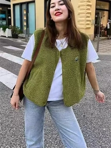 Women's green fleece vest with single-breasted buttons for autumn outdoor layering