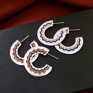Orecchini a cerchio vintage in smalto blu e marrone con finitura argento