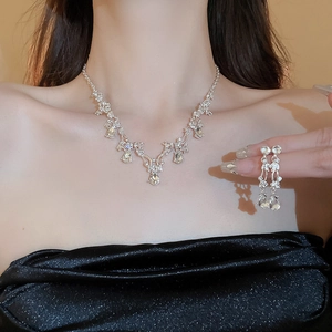 Luxurious silver necklace and teardrop earring set with sparkling leaf vine zircon patterns