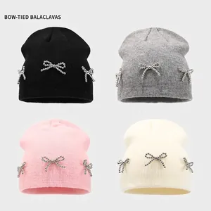 Berretto In Maglia Da Donna Caldo Acrilico Autunno Inverno Slouchy Skull Cap Con Fiocchi Di Perle Argentate Moda