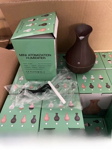 Detailed view of the wood grain humidifier accessories, power cable, and retail packaging