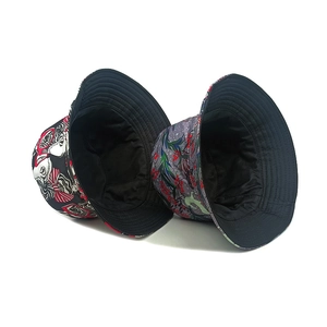 Reversible bucket hat with skull graffiti and floral patterns for outdoor sun protection