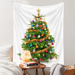 Dettaglio dell'arazzo con albero di Natale sulla parete della camera per decorazione