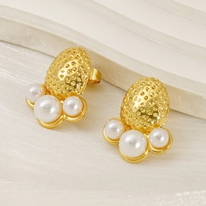 French vintage strawberry earrings in 18K gold stainless steel with lustrous pearls
