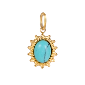 Nahaufnahme des Vintage Goldanhängers mit himmelblauem Stein und floralem Randdekor