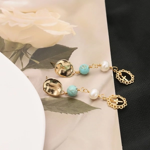 Boucles d'oreilles vintage plaquées or 18k avec perles, turquoise et croix pendantes