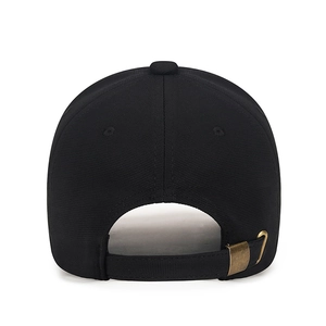 Casquette de baseball noire classique avec bande réfléchissante et boucle réglable