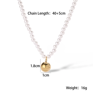 Detail showing 18K gold ball pendant and pearl necklace with size dimensions in cm