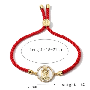Bracelet tressé rouge ajustable avec pendentif rond doré en saint et zircons colorés
