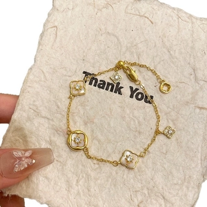 Bracciale a quadrifoglio placcato oro 18K con madreperla bianca e zirconi fini