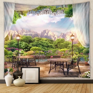 Detailansicht eines Wandteppichs mit verschneitem Bergpanorama auf einem Balkonmotiv