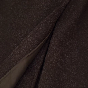 Manteau croisé en laine marron foncé avec une texture raffinée et une doublure de qualité