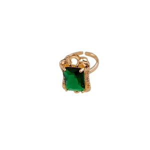 Square emerald green zircon necklace with vintage golden geometric frame jewelry