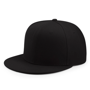 Cappellino hip hop nero classico con visiera piatta e design strutturato a sei pannelli