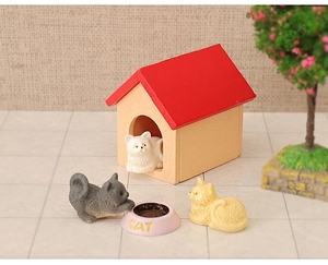 Miniature resin cat house set with three tiny kittens and a pink bowl for dollhouses