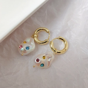 Chic gold hoop earrings with baroque pearls and colorful cubic zirconia stones