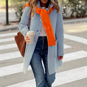 Cardigan con cappuccio a righe bianche e blu da donna con dettaglio sciarpa arancione