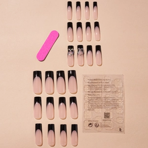 Uñas postizas largas francesas en negro y rosa con corazón de strass y kit adhesivo