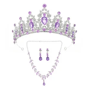 Detailansicht des silbernen Brautschmuck-Sets mit lila Kristallen in Tropfenform