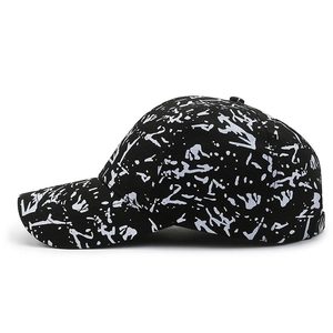 Casquette de baseball streetwear avec motif graffiti blanc sur tissu en sergé de coton noir