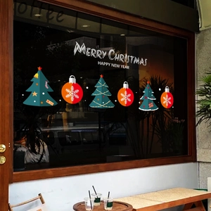 Weihnachts-Fensteraufkleber Set mit bunten Bäumen und roten Kugeln für die Glasdekoration