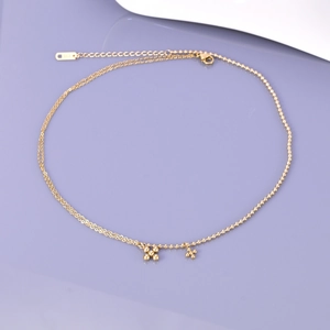 Macro shot of the 18K gold plated stainless steel necklace with clover flower charms