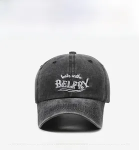 Détail de la casquette de baseball en denim gris délavé avec broderie Bats in the BELFRY
