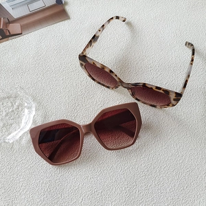 Stylish oversized square sunglasses with leopard print and brown gradient lenses
