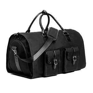Détail du sac de voyage convertible avec poignées en cuir et poches avant en toile