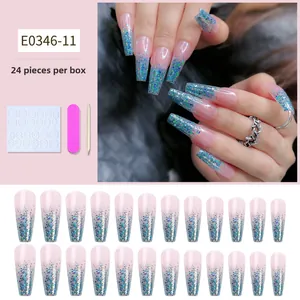 Faux ongles longs forme cercueil avec dégradé rose nude et paillettes bleues, kit de 24pcs