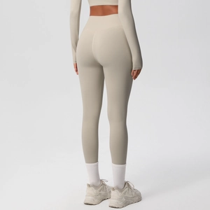Detail view of high-waist fitness leggings showing push-up effect and seamless matte texture