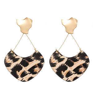 Boucles d'oreilles bohèmes léopard en résine avec clous dorés irréguliers pour femmes