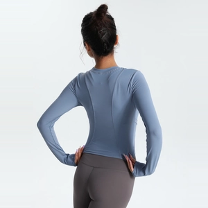Haut de yoga bleu gris à manches longues avec coutures sculptantes et tissu élastique