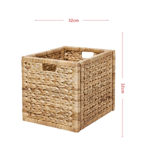 Dettaglio del cesto portaoggetti in erba palustre naturale con dimensioni 32cm e manici