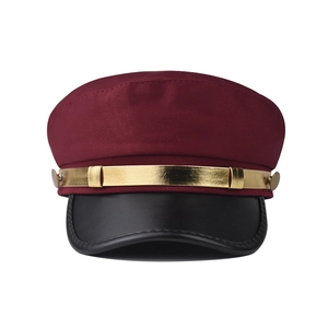 Casquette de marin bordeaux avec visière en cuir noir et bordure en métal doré