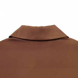 Elegante braune Seidentextur Bluse mit minimalistischem Reverskragen für das tägliche Büro