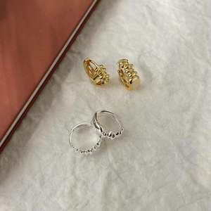 Minimalist 925 sterling silver hoop earrings with textured finish in gold and silver