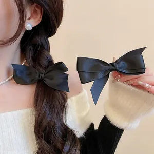 Barrette nœud élégante en satin noir double épaisseur pour coiffure tressée chic