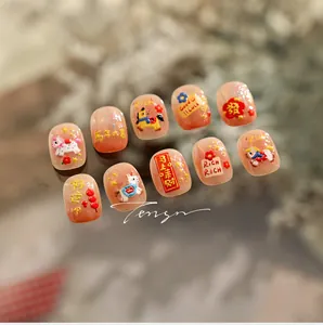 Dettaglio nail art sfumata rosa con cavallo 3D ed elementi del Capodanno cinese