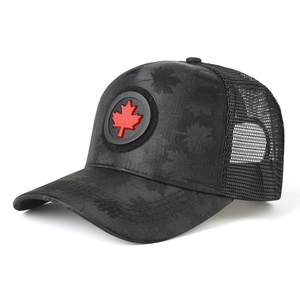 Cappellino trucker in rete traspirante con toppa a foglia d'acero rossa per il sole