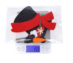 Detail showing weight measurement of 15.9g for glittery felt Christmas DIY snowman accessories