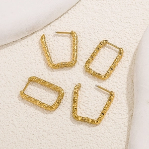 Irregular hammer and diamond pattern rectangular titanium steel hoop earrings in gold