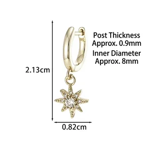 Boucle d'oreille créole dorée avec étoile sertie de zircons et dimensions détaillées