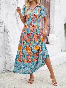 Détail de la robe longue à imprimé abstrait coloré avec col en V et ourlet à volants
