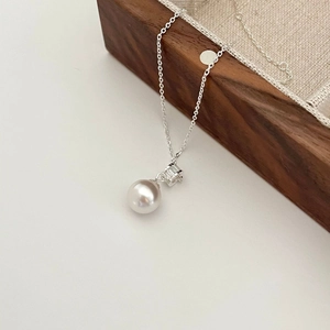 Elegant 925 sterling silver necklace with round pearl and square cubic zirconia pendant