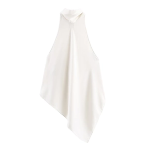 Haut licou en satin blanc avec ourlet asymétrique et élégant drapé d'aspect soyeux
