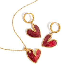 Set collana e orecchini con ciondolo a cuore rosso glitterato in stile vintage