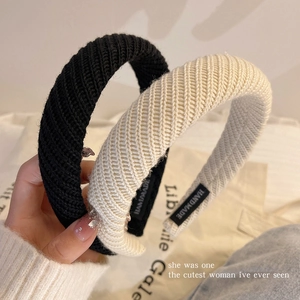 Thick knitted headband in black and beige with handmade label for autumn winter look