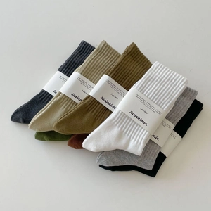 Baumwoll-Sportsocken für Herren in sechs Farben mit gerippter Strickstruktur