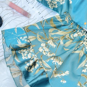 Ensemble de pyjama en soie glacée bleu sarcelle avec imprimés floraux et taille élastique
